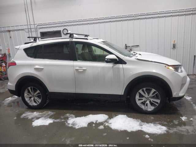 JTMRFREV4JJ745795 Toyota Rav4 Xle