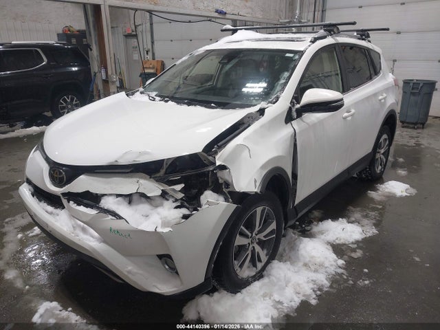 JTMRFREV4JJ745795 Toyota Rav4 Xle