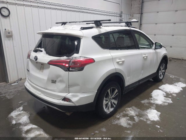 JTMRFREV4JJ745795 Toyota Rav4 Xle