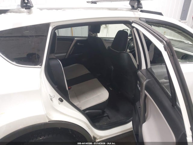 JTMRFREV4JJ745795 Toyota Rav4 Xle