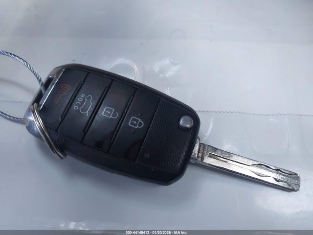 5XYKTDA66EG518111 KIA SORENTO LX