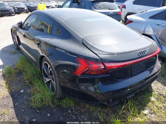 2022 AUDI E-TRON GT WAUCJBFW1N7004555 Photo 2