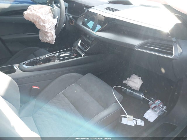 2022 AUDI E-TRON GT WAUCJBFW1N7004555 Photo 4