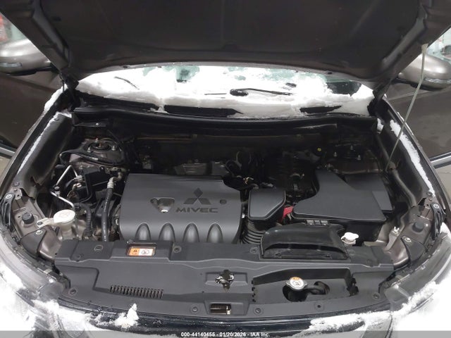 JA4AD3A34JZ021704 Mitsubishi Outlander Se