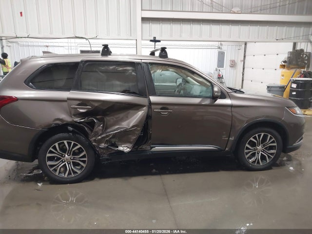 Продажа на аукционе авто 2018 Mitsubishi Outlander Se, vin: JA4AD3A34JZ021704, номер лота: 44140455