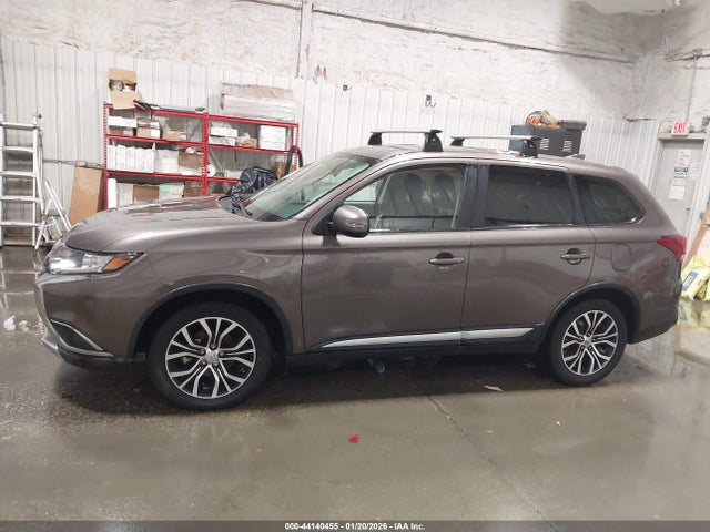 2018 Mitsubishi Outlander Se მანქანა იყიდება აუქციონზე, vin: JA4AD3A34JZ021704, აუქციონის ნომერი: 44140455