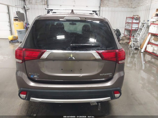 2018 Mitsubishi Outlander Se მანქანა იყიდება აუქციონზე, vin: JA4AD3A34JZ021704, აუქციონის ნომერი: 44140455