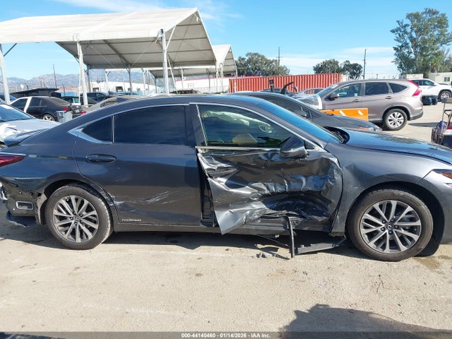 Lexus ES 300H 2022 58ACA1C17NU015233 Image 13