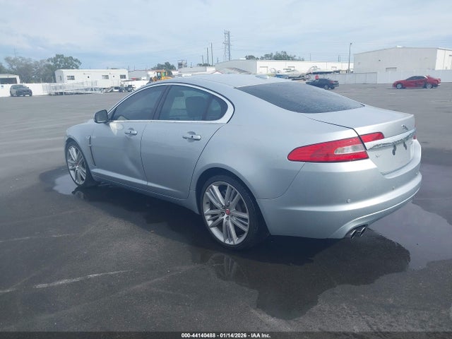 2010 JAGUAR XF SAJWA0HE9AMR65670 Photo 2