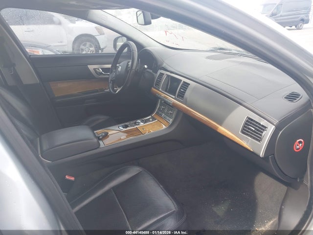 2010 JAGUAR XF SAJWA0HE9AMR65670 Photo 4