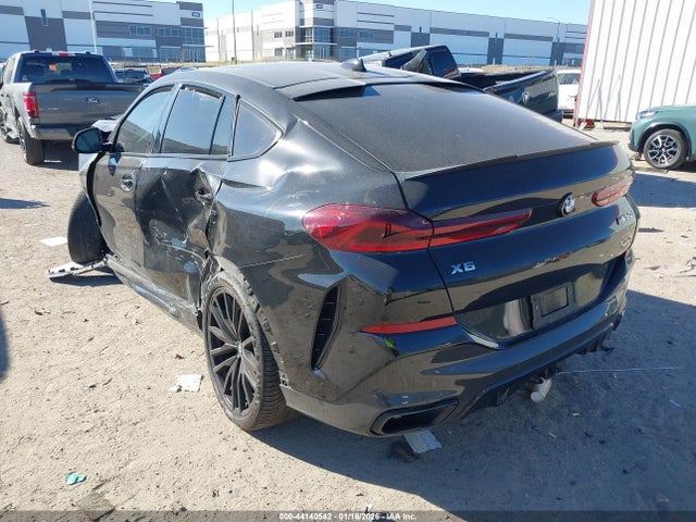 2022 BMW X6 5UXCY8C03N9K75041 Photo 2