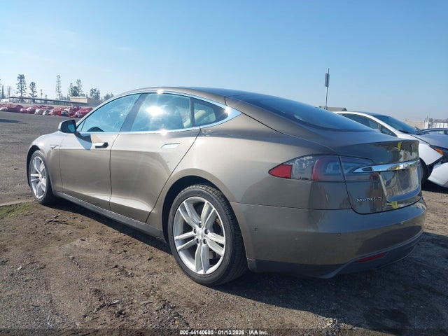 2015 TESLA MODEL S 5YJSA1E10FF109310 Photo 2