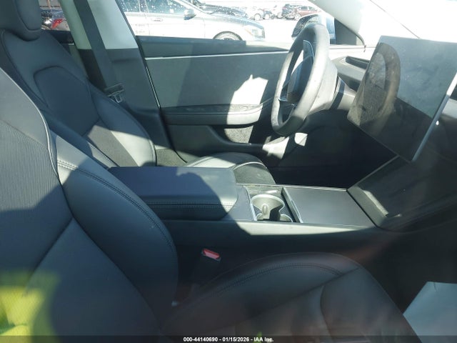 2025 TESLA MODEL 3 5YJ3E1EA1SF975942 Photo 4