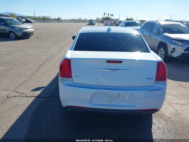 Chrysler 300 Limited Awd 2018 2C3CCAKG2JH240883 Image 16