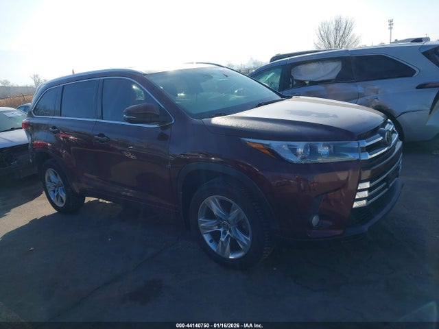 Toyota Highlander Limited 2018 5TDDZRFH0JS876297 головне зображення
