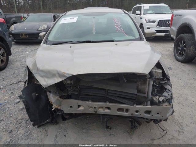 44140803 :رقم المزاد ، 1FADP3F26FL295898 vin ، 2015 Ford Focus Se مزاد بيع