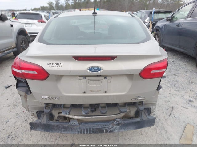 44140803 :رقم المزاد ، 1FADP3F26FL295898 vin ، 2015 Ford Focus Se مزاد بيع