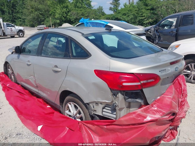 44140803 :رقم المزاد ، 1FADP3F26FL295898 vin ، 2015 Ford Focus Se مزاد بيع