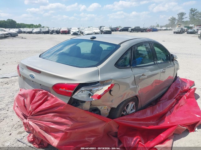 44140803 :رقم المزاد ، 1FADP3F26FL295898 vin ، 2015 Ford Focus Se مزاد بيع