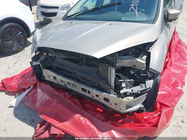 44140803 :رقم المزاد ، 1FADP3F26FL295898 vin ، 2015 Ford Focus Se مزاد بيع