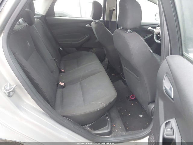 44140803 :رقم المزاد ، 1FADP3F26FL295898 vin ، 2015 Ford Focus Se مزاد بيع