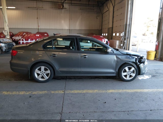 44140824 :رقم المزاد ، 3VWLL7AJ0BM048213 vin ، 2011 Volkswagen Jetta 2.0l Tdi مزاد بيع