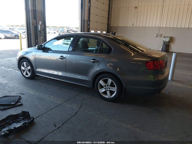 44140824 :رقم المزاد ، 3VWLL7AJ0BM048213 vin ، 2011 Volkswagen Jetta 2.0l Tdi مزاد بيع