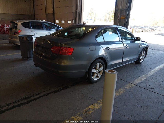 44140824 :رقم المزاد ، 3VWLL7AJ0BM048213 vin ، 2011 Volkswagen Jetta 2.0l Tdi مزاد بيع