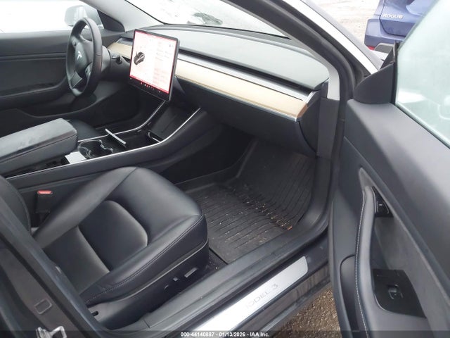 2018 TESLA MODEL 3 5YJ3E1EB8JF069116 Photo 4