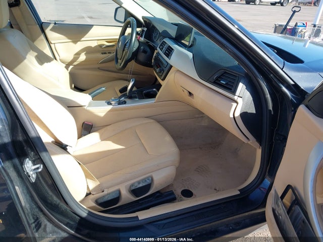 WBA3B1C54FK135951 BMW 320i