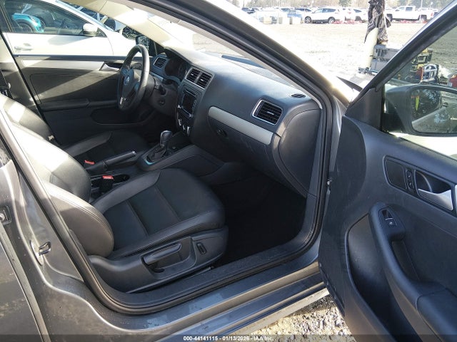 3VWD17AJ7EM437963 Volkswagen Jetta 1.8t Se