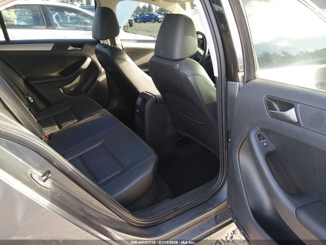 3VWD17AJ7EM437963 Volkswagen Jetta 1.8t Se