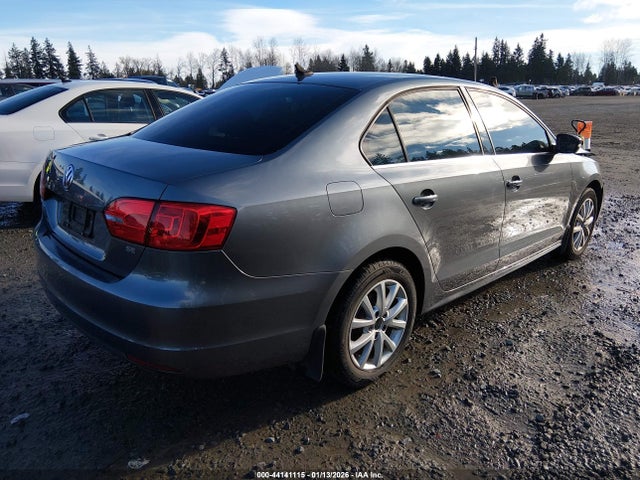 3VWD17AJ7EM437963 Volkswagen Jetta 1.8t Se