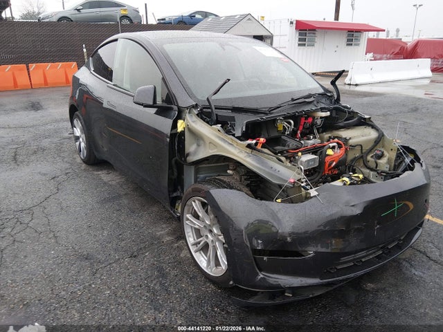 2024 TESLA MODEL Y 7SAYGDED2RF044228 Photo 0