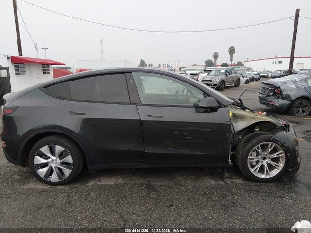 Tesla Model Y Rwd 2024 7SAYGDED2RF044228 Image 14
