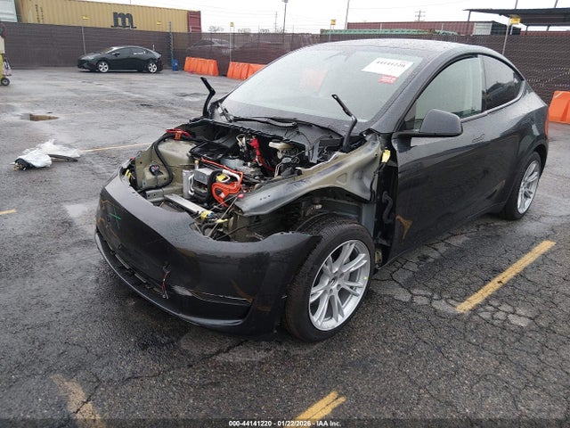 2024 TESLA MODEL Y 7SAYGDED2RF044228 Photo 1