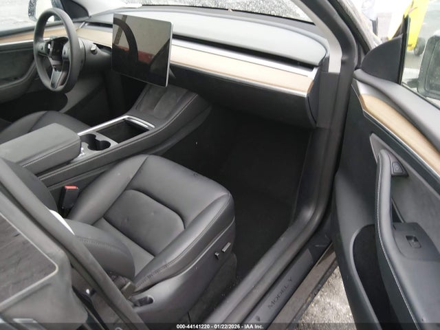 2024 TESLA MODEL Y 7SAYGDED2RF044228 Photo 4