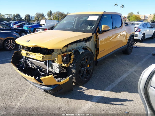 2023 RIVIAN R1T 7FCTGAAA2PN019677 Photo 1