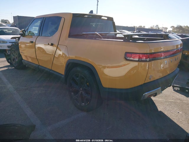 2023 RIVIAN R1T 7FCTGAAA2PN019677 Photo 2