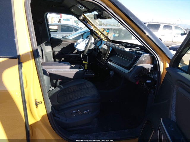 2023 RIVIAN R1T 7FCTGAAA2PN019677 Photo 4