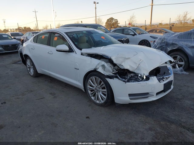 2011 JAGUAR XF SAJWA0GB7BLR82143 Photo 0