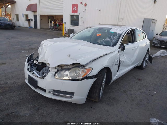 2011 JAGUAR XF SAJWA0GB7BLR82143 Photo 1