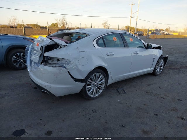 2011 JAGUAR XF SAJWA0GB7BLR82143 Photo 3