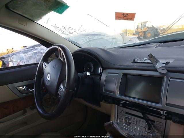 2011 JAGUAR XF SAJWA0GB7BLR82143 Photo 6