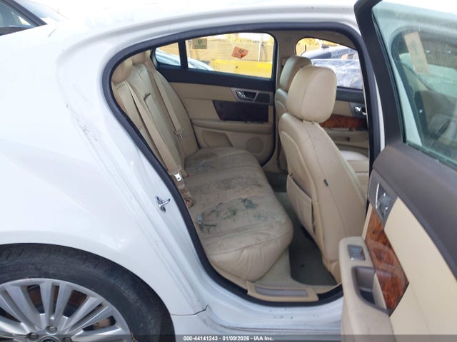 2011 JAGUAR XF SAJWA0GB7BLR82143 Photo 7