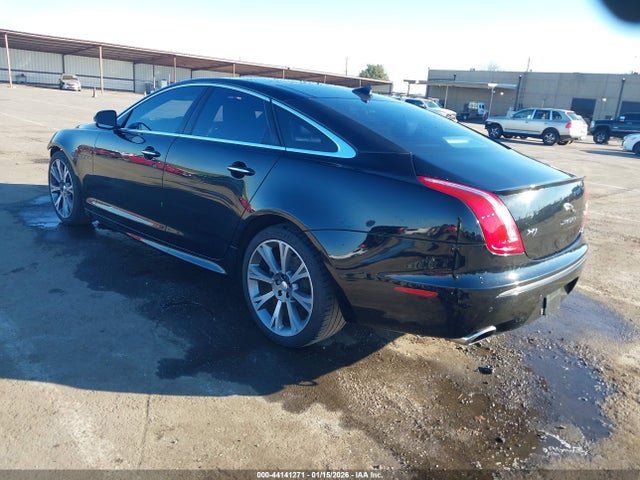 2015 JAGUAR XJ SAJWA1CZ7F8V90605 Photo 2