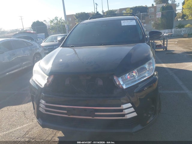 5TDZARFH9HS030743 Toyota Highlander Le