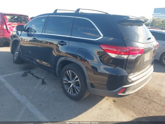 5TDZARFH9HS030743 Toyota Highlander Le