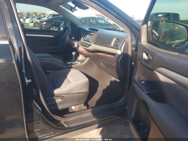 5TDZARFH9HS030743 Toyota Highlander Le