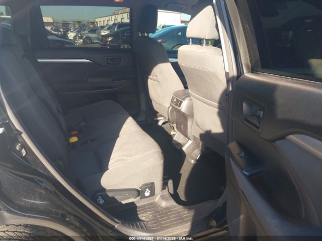 5TDZARFH9HS030743 Toyota Highlander Le